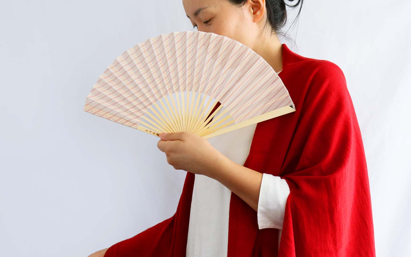 小千谷縮扇子の使用イメージ